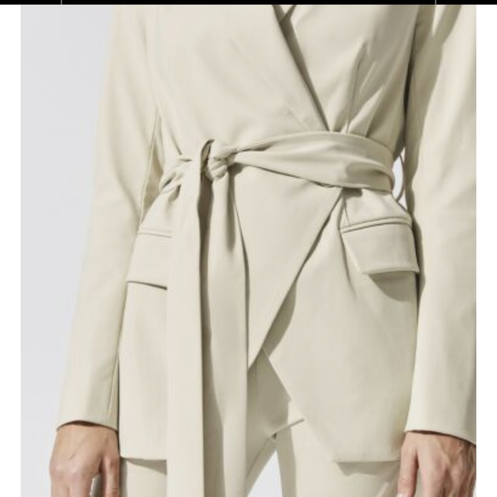Blazer - Picture 5 of 9